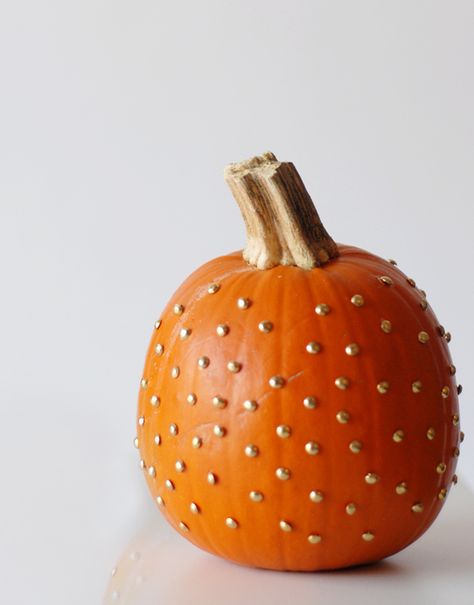 Studded Pumpkin, No Carve Pumpkin Decorating, Amazing Pumpkin Carving, Pretty Pumpkins, Party Hacks, Pumpkin Ideas, Unique Halloween, Cute Pumpkin, Halloween Costumes For Kids