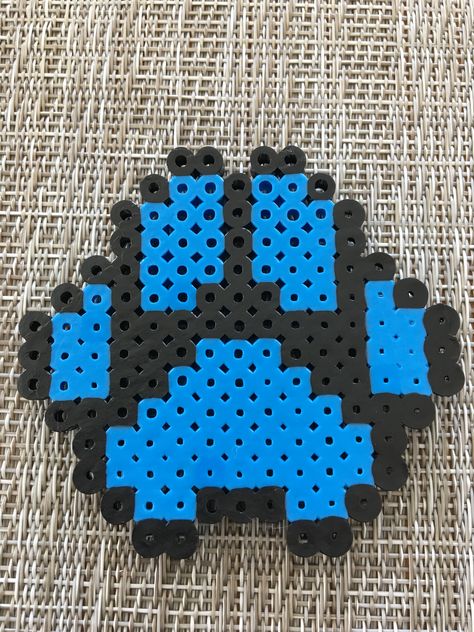 I love dogs so I thought I should make a paw print out of perler beads Paw Print Perler Bead Patterns, Melted Beads, Bead Creations, Pearl Beads Pattern, Beads Pattern, Hamma Beads, Fusion Beads, Diy Perler Bead Crafts, Perler Crafts