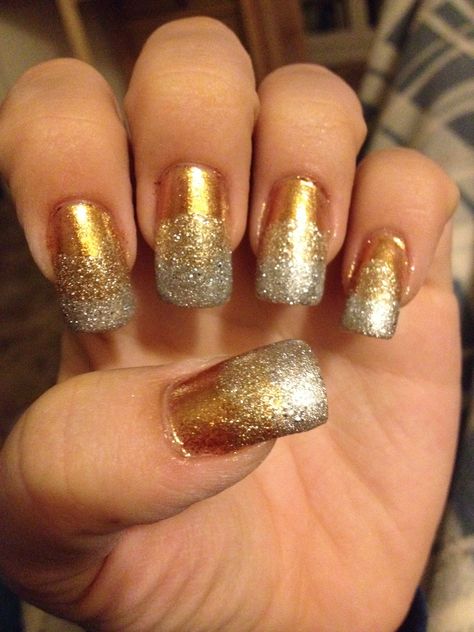 Silver and gold Silver And Gold Nails, Scary Halloween Nails Design, Halloween Nail Art Easy, Colorful Nails, Matte Nail Art, Thanksgiving Nail Designs, Hard Gel Nails, Halloween Press On Nails, Festive Nail Art