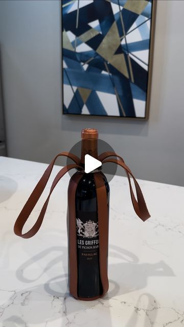 Leather Wine Carrier, Wine Bottle Carrier, Wine Party, Wine Carrier, Bottle Carrier, Creative Ideas, Make It, Wine Bottle, Wine