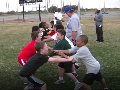 Everyday Drills - Best Youth Football Drills Football Conditioning Drills, Flag Football Drills, Football Drills For Kids, Football Workouts Training, Youth Football Drills, Flag Football Plays, Youth Flag Football, Football Formations, Peewee Football