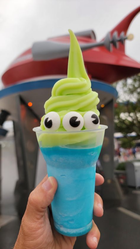 Disney World Toy Story Land, Disney Foods To Try, Disney Magic Kingdom Food, Disney World Drinks, Disney Snack Ideas, Disneyland Food 2024, Disney World Dole Whip, Disney World Treats, Disneyland Foods