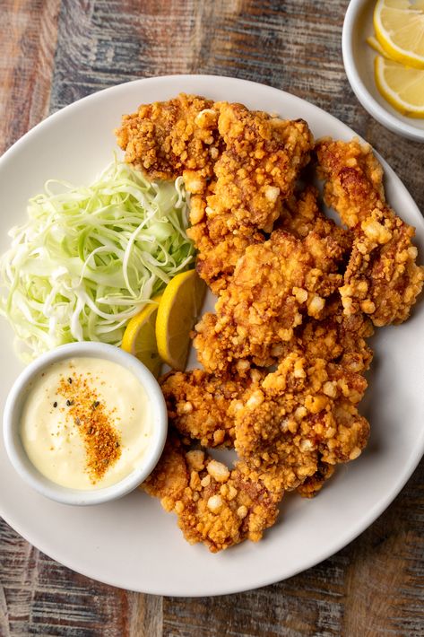 Easy Crispy Karaage (Japanese Fried Chicken) Chicken Karaage Recipe, Japanese Fried Chicken, Japanese Chicken, Chicken Fry, Dishes To Make, Fry Chicken, Chicken Plating, Dominican Food, Yummy Chicken