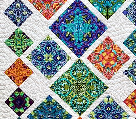 Create a Striking Quilt with the Look of Tiles - Quilting Digest Mosaic Quilt, Quilt Layouts, Tula Pink Quilt, Braid Quilt, Tiled Quilt, Quilts Modern, Patchwork Ideas, Modern Quilt Pattern, Kaleidoscope Quilt