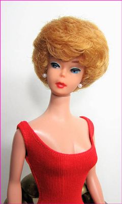 Menopausal Barbie, Vintage Barbie Dolls 1960s, Vintage Dolls 1950s, Nostalgia 1960s, Suitcase Chair, 60s Barbie, Midge Barbie Doll, Old Barbie Dolls, 1960s Barbie