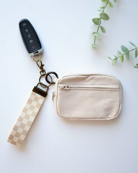 Our Best selling wallet & lanyard sets🤍 Buy 2 of any of our products and get 10% off for Labor Day weekend🇺🇸 📸 @thebuildherco Lanyard Wallet, Wallet Keychain, Inside My Bag, Keychain Lanyard, Car Key Holder, Wrist Lanyard, Keychain Wallet, Card Case Wallet, Chapstick Holder