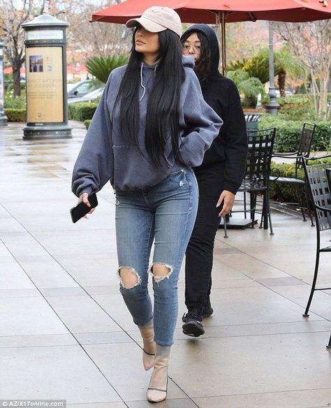 ripped jeans with clear booties, a hoodie and baseball hat. Visit Daily Dress Me at dailydressme.com for more inspiration                  women's fashion 2018, fall fashion, casual outfits, kardashians, distressed jeans, ripped jeans, hoodies, hats, heels, street style, NY street style Kylie Jenner Casual, Daily Dress Me, Look Kylie Jenner, Looks Kylie Jenner, Estilo Kardashian, Estilo Kylie Jenner, Kylie Jenner Outfits, Kylie Jenner Style, Kendall Jenner Outfits