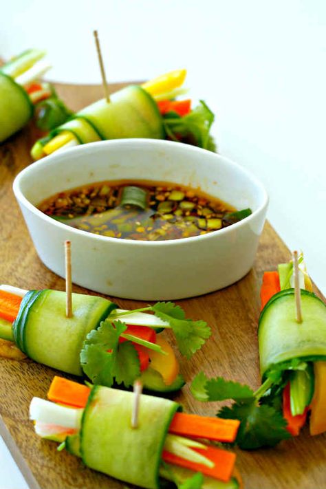 Raw Spring Rolls, Vietnamese Dipping Sauce, Cooking Light, Healthy Snacks For Kids, Fresh Veggies, Spring Rolls, Dipping Sauce, Raw Food Recipes, Appetizer Snacks