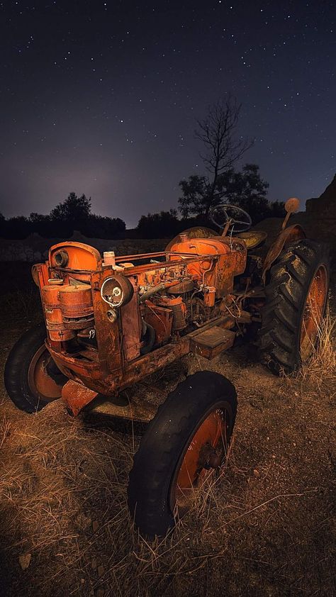 Tractor Wallpaper, Pro Wallpaper, Old Is Gold, Tractor Trailer Truck, Old Tractor, Butterfly Wallpaper Backgrounds, Wedding Album Design, Chevy Pickup Trucks, Old Tractors