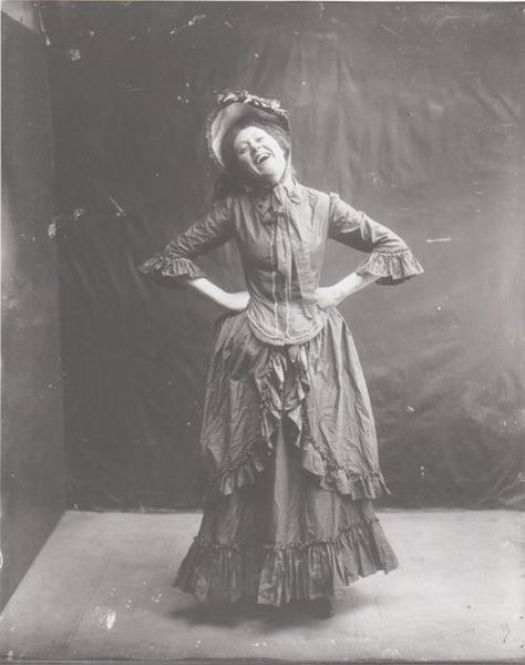 A laughing Woman from Dawson or Skagway Alaska c1900 Victorian Life, Victorian Photos, Victorian Lady, Rare Pictures, Victorian Women, People Laughing, Historical Pictures, Edwardian Era, Female Poses