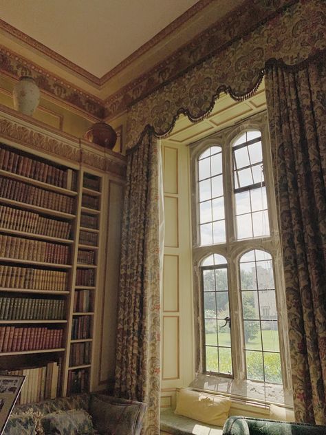 Leeds castle, kent #leedscastle #kent #british #uk #history #castle #booktok #booktube #bookshelf #books #booklovers #library #books #aesthetic Leeds Castle Kent, British Castle Aesthetic, Scottish Royalty Aesthetic, Castle School, Prince Castle, British Aesthetic, British Castles, Leeds Castle, Uk Summer