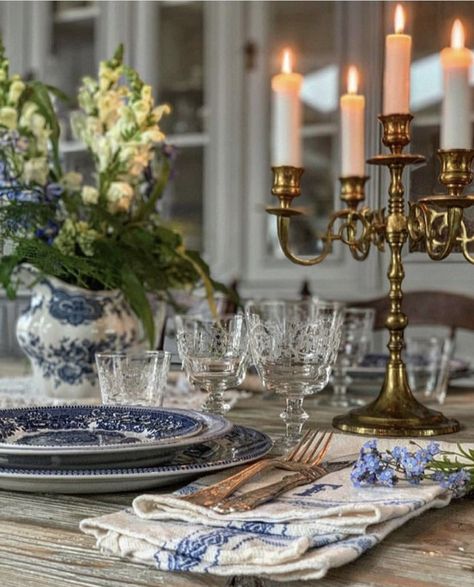 Casa Vintage, Vintage Dinnerware, Table Arrangements, Elegant Dining, Dining Decor, Elegant Table, Beautiful Table, Table Style, Decoration Table