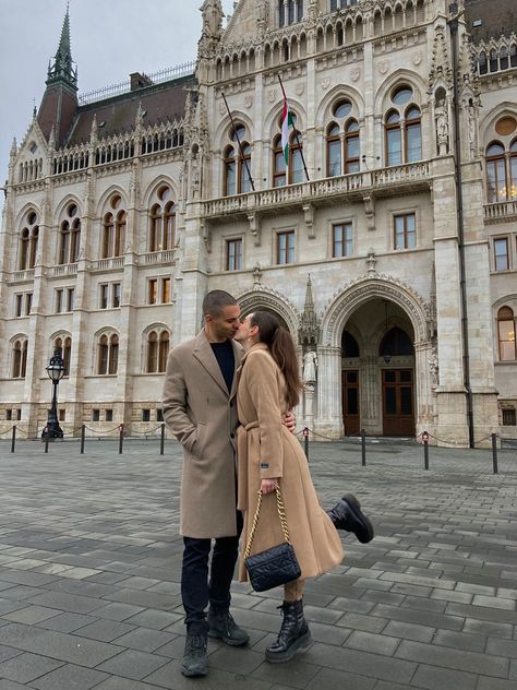 Couple Travel Photos Aesthetic, Brussels Photoshoot, Budapest Couple Photos, London Couple Aesthetic, Budapest Couple, Couples Tattoo Ideas, Love Aesthetics Couple, Couples Vacation Photos, Tattoo Ideas Couple