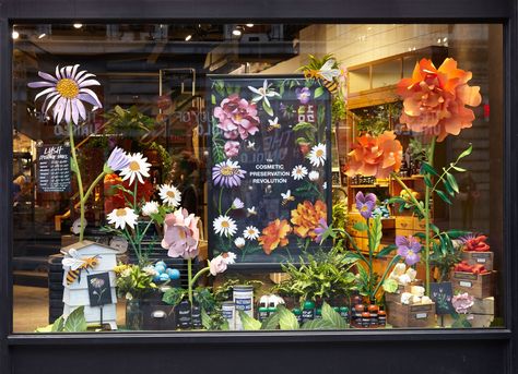 OWEN GILDERSLEEVE : LUSH A collaboration with Lush for their Self Preserving campaign, which promotes the use of natural ingredients to help preserve products. Using illustrations by artist Charlotte Day, Owen and his team brought them to life for a series of fifteen window displays across Europe plus a special hero installation for their flagship London store on Oxford Street - Levine/Leavitt #llreps #owengildersleeve #lushcosmetics #papercraft #windowdesign Spring Window Display, Graphics Board, Spring Window, Shop Sign Design, Board Shop, Bouquet Gift, Plant Shop, Window Ideas, Florist Shop