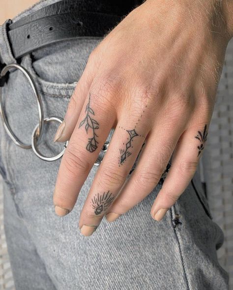 TOP BOY TATTOO 🔗 on Instagram: “@kirkbudden 💅🏻⁣ ⁣ #handtattoo #fingertattoo #handpoked #topboytattoo” Deco Tattoo, Art Deco Tattoo, Tattoo Finger, Top Boy, Finger Tats, Party Tattoos, Hand Tats, Clever Tattoos, Tattoo Now