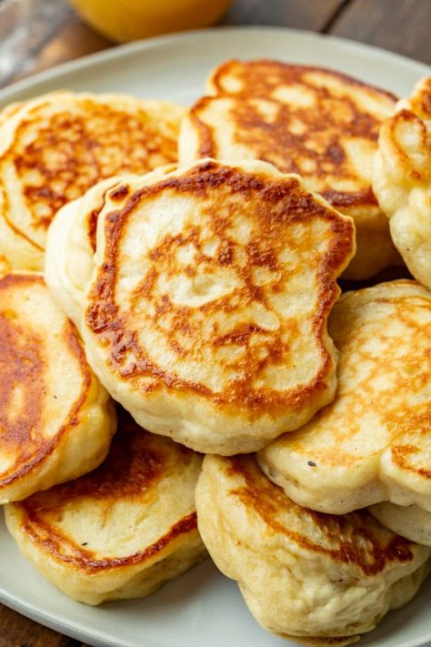 Oladi is a type of pancake that originates in the Ukrainian/Russian region of the world. #oladi #ukrainianpancakes #pancakesrecipe #breakfastrecipe Oladi Pancakes, Ukrainian Breakfast, Ukrainian Pancakes, Oladi Recipe, Russian Breakfast, Russian Pancakes, Types Of Pancakes, Buttermilk Syrup, Russian Dishes