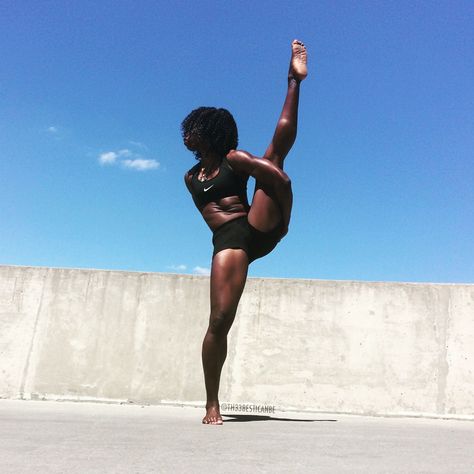 Black yoga, yoga inspiration, nike women, yoga, black girl magic, black girl… Black Women Yoga, Kemetic Yoga, Yoga Goals, Basketball Nike, Yoga Inspo, Musa Fitness, Black Fitness, Yoga Stretching, Do Yoga