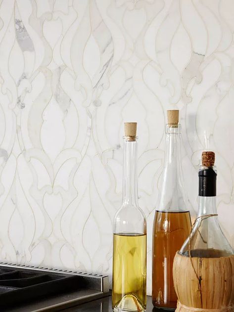 Traditional Kitchen Backsplash, Classic Backsplash, Beautiful Tile Backsplash, Neutral Backsplash Kitchen, Marble Tile Backsplash, Brick Backsplash Kitchen, Marble Backsplash Kitchen, Neutral Backsplash, Beautiful Backsplash