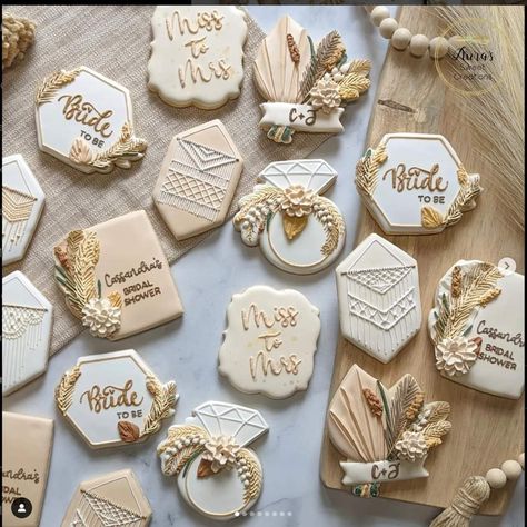 Boho Bridal Shower Cookies, Floral Birthday Cookies, Boots And Bubbly Bridal Shower, Boots And Bubbly, Boho Cookies, Bridal Shower Brunch Decorations, Bride Cookies, Wedding Cookies Decorated, Brunch Decorations