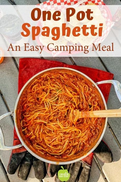 This One Pot Spaghetti Recipe tastes amazing and comes together in just 15 minutes!  It works great as a one-pot camping meal that everyone will rave about and makes enough for leftovers the next day. #campingrecipes #campingpasta #onepotmeals #campingmeals #campingspaghettirecipe #easycampingrecipe #campingmealsforkids #onepotcampingmeals #createkidsclub #easyspaghettirecipe #onepotcampingrecipes One Pot Spaghetti Recipe, Camping Meals For Kids, Spaghetti Recipes Easy, Camping Meal, One Pot Spaghetti, Garlic Toast, Crock Pots, Camping Dinners, Easy Camping Meals