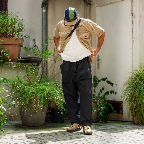 What a look from Royalcheese Tiquetonne 🚶 . cap - @kavu shirt - @manastash_hq tee - @good_on_official pants - @carharttwip shoes - @keeneurope bag - @masterpiece_japan . . #royalcheese #paris #look #outfit #menswear #kavu #carhartt #manastash #goodon #carhartt #keen #masterpiece #japan #outdoor #style #instagram #post #model #team Keen Shoes Outfit, Keen Jasper Outfit, Keen Jasper, Paris Look, Style Instagram, Keen Shoes, Outdoor Style, Paris, Japan