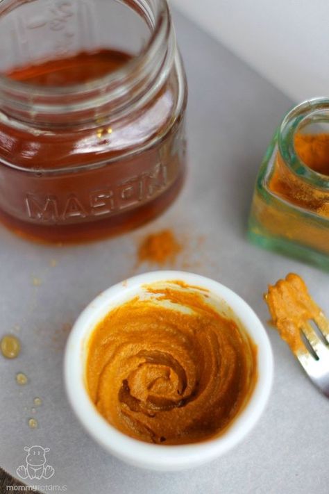 Turmeric Face Mask Recipe // Whether you're the type to lean on thousands of years of Ayurvedic practice or the 3,500+ studies on PubMed, the benefits of this turmeric face mask are backed by tradition and science. Acne Face Mask Recipe, Tumeric Masks, Diy Turmeric Face Mask, Face Mask For Wrinkles, Homemade Face Moisturizer, Face Mask Acne, Turmeric Face, Turmeric Face Mask, Tumeric Face