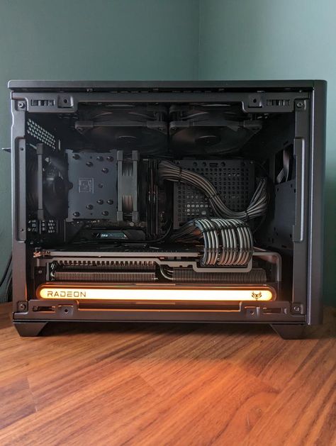 Nr200p Build, Black Pc Build, Pc Case Decoration, Itx Build, Sff Pc, Wall Mounted Pc, Diy Pc Case, Custom Computer Case, Diy Pc