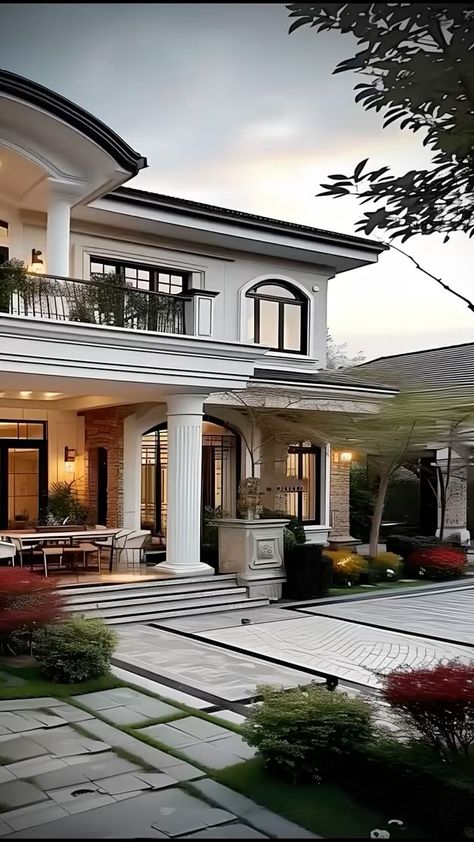 Big Villa Dream Houses, Modern Exterior House, Big Beautiful Houses, Villa Exterior Design, Exterior House Design, House Projects Architecture, Bungalow Style House, 2 Storey House Design, Bungalow Style House Plans