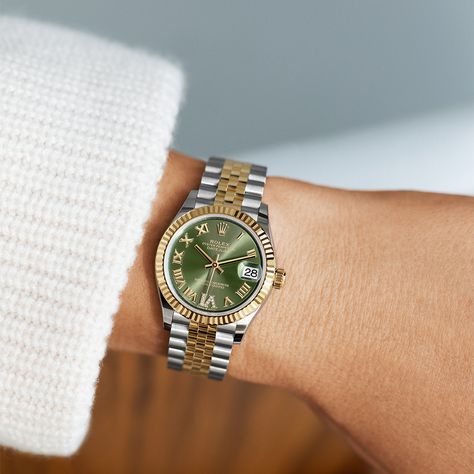 The classic watch of reference. The Rolex Datejust 31 in Oystersteel and yellow gold, 31 mm case, olive green dial set with diamonds, Jubilee bracelet. #Rolex #Datejust Rolex Datejust Women, Rolex Datejust Men, Pretty Watches, Rolex Milgauss, Used Rolex, Rolex Watches Women, Rolex Women, Rolex Date, Gold Rolex