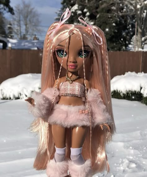 Rainbow High Restyle, Rainbow High Custom, Rainbow High Dolls, Rainbow Dolls, 2023 Pink, Truth Or Dare, Custom Monster High Dolls, Doll Aesthetic, Pink Cloud