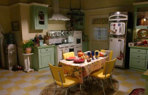 Gilmore Girls Kitchen, Gilmore Girls Decor, Gilmore Girls Set, Gilmore Girls Facts, Gilmore Girls House, Stars Hollow Gilmore Girls, Emily Gilmore, Gilmore Girl, Lorelai Gilmore