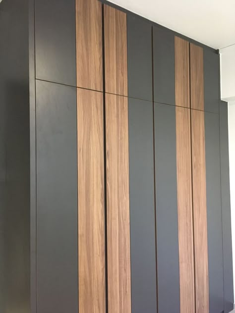 Mica Combination For Bedroom, Wood Laminate Wardrobe, Wood Wardrobe Design Modern, Wooden Laminate Wardrobe Design, Wardrobe Mica Design Modern, Wardrobe Laminate Design Master Bedrooms, Modern Bedroom Wardrobe Design, Bedroom Wardrobe Design Ideas, Cupboards Design