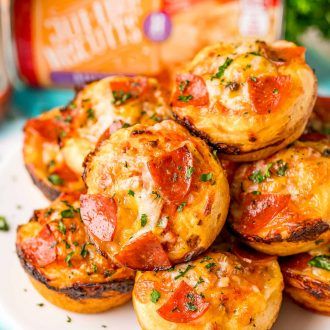 Mini Pizzas are made with canned biscuits, pizza, sauce, pepperoni, cheese, and spices. They’re baked in a muffin tin, and since they’re individually made, everyone in the family can top their own! This 15-minute recipe is perfect for the upcoming school year. Biscuits Pizza, Pepperoni Pizza Bites, Muffin Cups Recipes, Mini Pizza Recipes, Canned Biscuit, Pizza Cups, Biscuit Pizza, Biscuit Recipes, Canned Biscuits