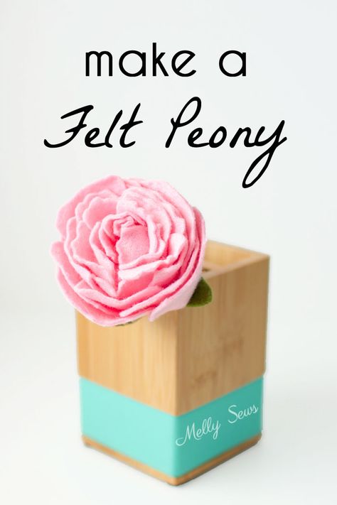 This collection of DIY tutorials will show you how to make felt flowers in 10 different ways. With printable templates, tutorial videos and step by step photo instructions. Click through to begin making your felt flowers today! #felt #flowers #easypeasycreativeideas #projecteasy Felt Peony, Poppy Tutorial, Felt Flower Template, Melly Sews, Felt Flower Tutorial, Felt Flowers Diy, Felt Flower Headband, Flower Video, Diy Felt