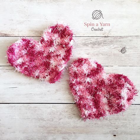 Free crochet heart shaped dish scrubber pattern Scrubby Yarn Patterns, Heart Dishcloth, Scrubby Yarn Crochet Patterns, Crochet Dish Scrubber, Crochet Heart Pillow, Scrubby Yarn Crochet, Kitchen Scrubbies, Crochet Scrubby, Scrubbies Crochet Pattern