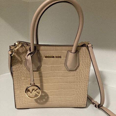 Michael Kors Small BeigeCrossbody Bag Michael Kors Handbags, Fashion Shop, Michael Kors, Buy And Sell, For Free, Plus Size, Jewelry Designer, Vintage Fashion Trends, Plus Outfits