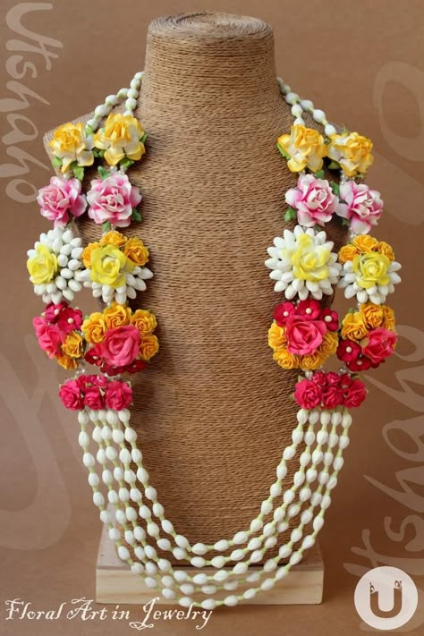 Artificial Jwellary Design, Holud Jewellery, Flower Jwellary, Haldi Jewellery, Jewellery For Haldi, Flower Jewellery For Haldi, Flower Garland Diy, Flower Jewellery For Mehndi, Flowers Jewellery