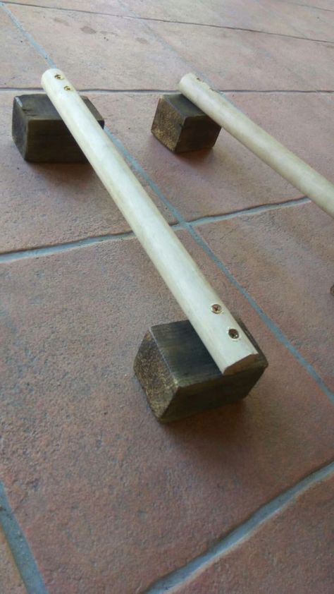 Diy Calisthenics Equipment, Parallettes Diy, Homemade Workout Equipment, Diy Exercise Equipment, Homemade Gym Equipment, Calisthenics Equipment, Rock Climbing Training, Home Made Gym, Backyard Gym