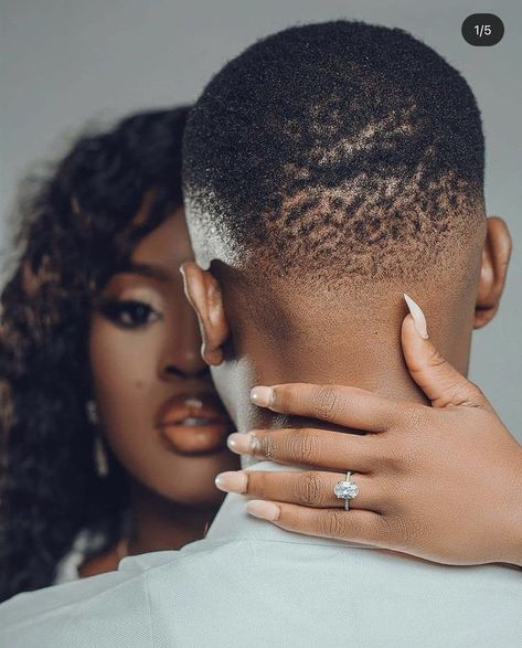 Engagement Photo Shoot Poses, Pre Wedding Photoshoot Outfit, Couple Engagement Pictures, Pre Wedding Shoot Ideas, Engagement Pictures Poses, Wedding Photoshoot Poses, Pre Wedding Poses, Wedding Picture Poses, Couples Engagement Photos