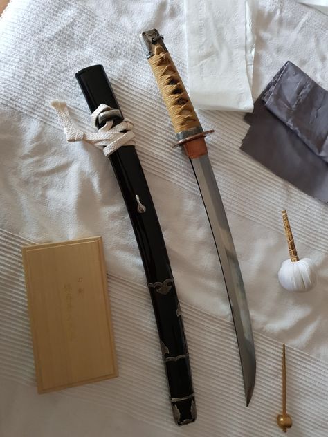 Japan Culture, Japanese Knife, Cool Swords, Samurai Swords, Cool Knives, Steven Universe, Swords, Japan, Anime