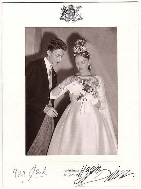 Princesse Diana d'Orléans y Herzog Karl von Württemberg Hilton Wedding, Helen Rose, Conrad Hilton, Taylor Wedding, Aga Khan, Celebrity Wedding Dresses, Iconic Weddings, Vintage Wedding Photos, Nicky Hilton