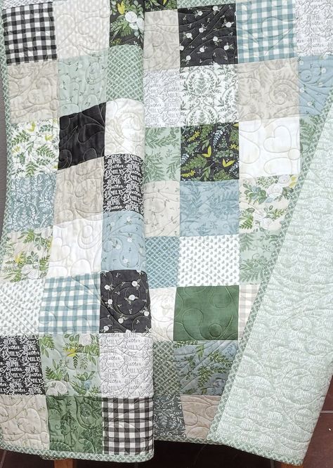 Handmade Throw Quilt, Patchwork Quilt, Quilted Throw Blanket, Celebrate Family Patchwork Quilt, Botanical Print Patchwork Quilt - Etsy Canada Black White And Green Quilts, 10 In Square Quilt Patterns, Quilt Blanket Ideas, Quilt Color Combinations, Aesthetic Quilts, Green Quilts Ideas, Sage Green Quilt, Green Patchwork Quilt, Easy Patchwork Quilt