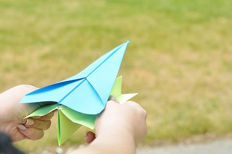 Paper Airplane Game, Paper Airplane Launcher, Paper Airplanes Instructions, Airplane Launcher, Make A Paper Boat, Paper Airplane Template, Make A Paper Airplane, Stem Experiments, Kid Experiments