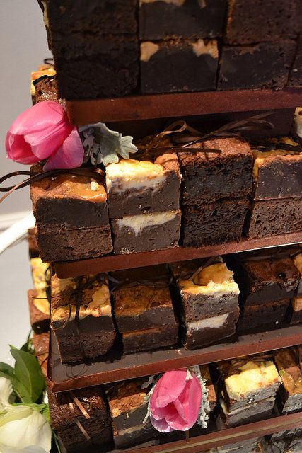 Brownie Bar Wedding, Brownie Flavours, Brownie Wedding, Brownie Stack, Brownie Wedding Cakes, Brownie Tower, Brownies Peanut Butter, Ladybird Cake, Groom Cakes