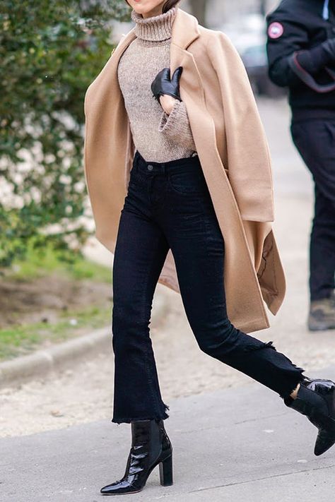 19 Things to Wear with Your Ankle Boots #purewow #street style #boots #style #fashion #shoes #outfit ideas Shoes Outfit Ideas, Street Style Boots, Things To Wear, Black Boots Outfit, Boots Outfit Ankle, Boots Style, Shoes Outfit, Mode Casual, Style Boots