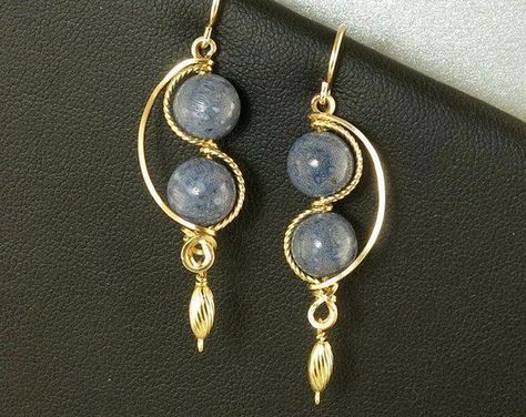 Wire Jewelry Designs, Gold Dangle Earrings, Wire Work Jewelry, Homemade Jewelry, Handmade Wire Jewelry, Work Jewelry, Wire Wrapped Earrings, Moonstone Jewelry, Wrapped Jewelry