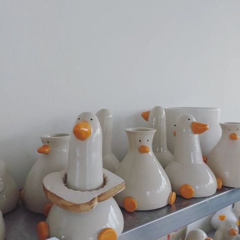 Ceramic Duck, Clay Diy Projects, Keramik Design, Pottery Crafts, Diy Pottery, Ceramics Pottery Art, Cute Clay, Ceramic Animals, Clay Art Projects