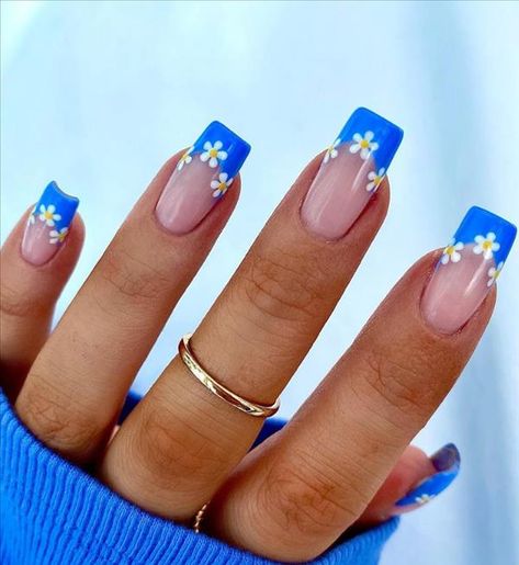 Acrylic Summer Nails Coffin French Tip, Floral French Tip Nails Square, Short Blue Nails Square, Blue Nail Inspo Acrylic Square, Blue Nails With Daisy Design, Nails Inspiration Summer Square, Summer Builder Gel Nails, Floral Nails Square, Square Nails Flowers