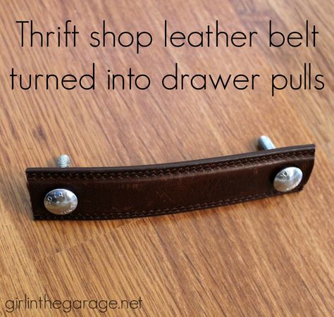 Turn a thrift shop leather belt into furniture drawer pulls! girlinthegarage.net Trunk Bedside Table, Bedside Table Makeover, Style Marocain, Pottery Barn Inspired, Прикроватные Тумбочки, Furniture Rehab, Repurposed Items, Thrift Shop, Old Furniture