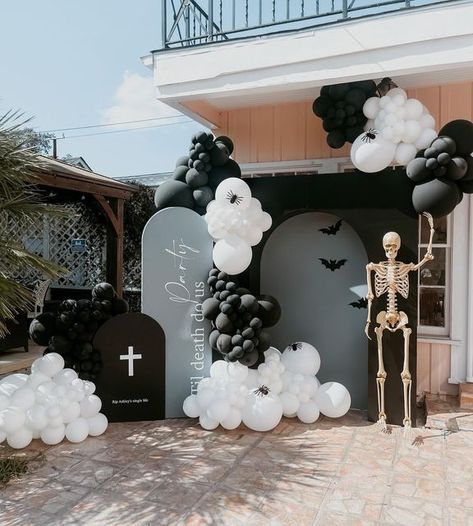 Halloween Bridal Shower Food Ideas, Rip To My 20s Party Men, Halloween Themed Engagement Party, Halloween Themed 40th Birthday Party, Rip To The Single Life, Spooky Birthday Decorations, Black Wedding Shower Ideas, Halloween Bridal Shower Decorations, Spooky Engagement Party